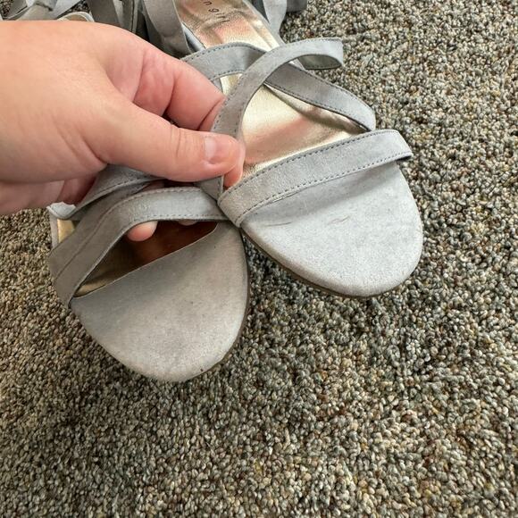 Madden Girl Strappy Gray Wrap Around Block Heels Size 8.5 Faux Suede - Picture 3 of 11